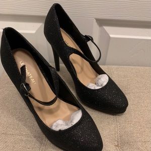 Le Chateau dress shoes brand new.